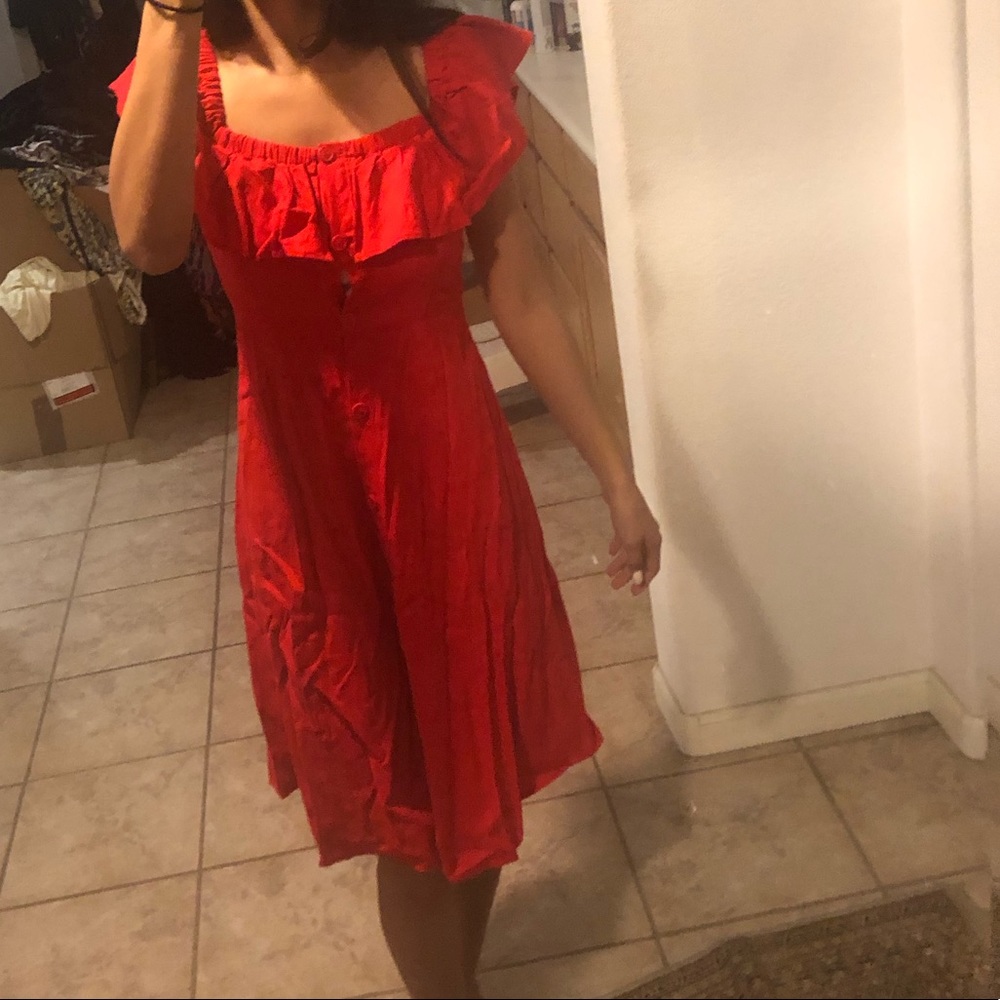 RED DRESS - Picture 2 of 4